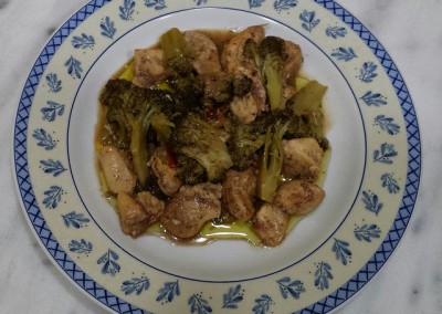 Tocchetti di pollo con broccoletti