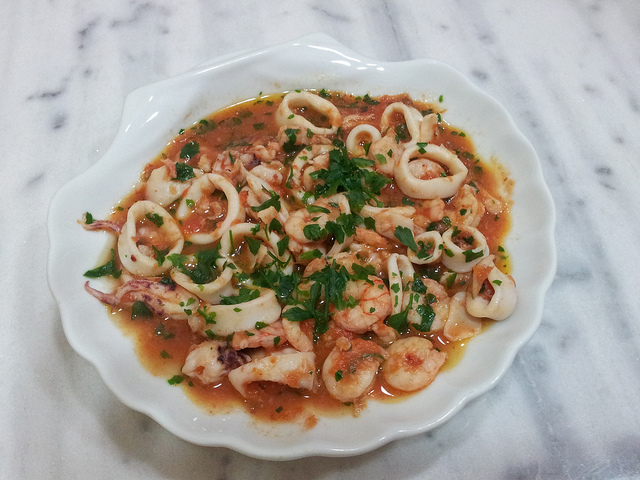 Calamari e gamberi in brodetto